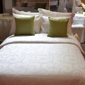 lenjerie-pat-satin-jaquard-paris-alb